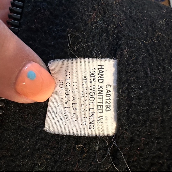 Northern Lifestyles Canada Multicoloured Hand Knit Zip Up Sweater - Picture 9 of 10